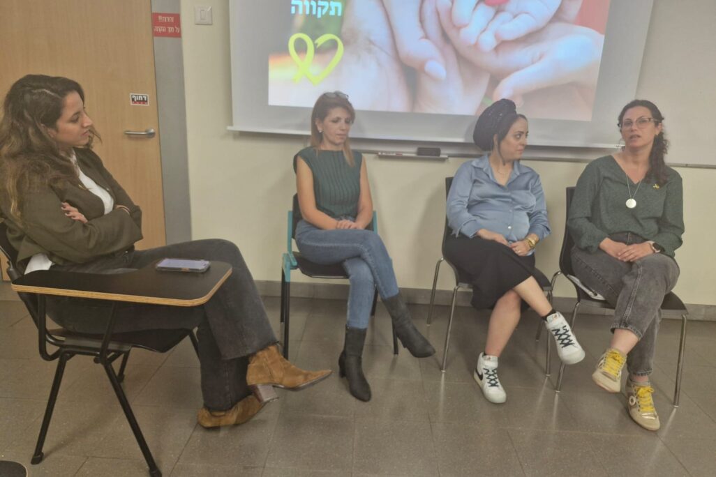 משתתפות הפאנל בכנס 'אספנט'. יעל צחורי (מימין), עדי בשירי, אטי חזות ואור צוברי (צילום: הדס יום טוב) משתתפות הפאנל בכנס 'אספנט'. יעל צחורי (מימין), עדי בשירי, אטי חזות ואור צוברי (צילום: הדס יום טוב)