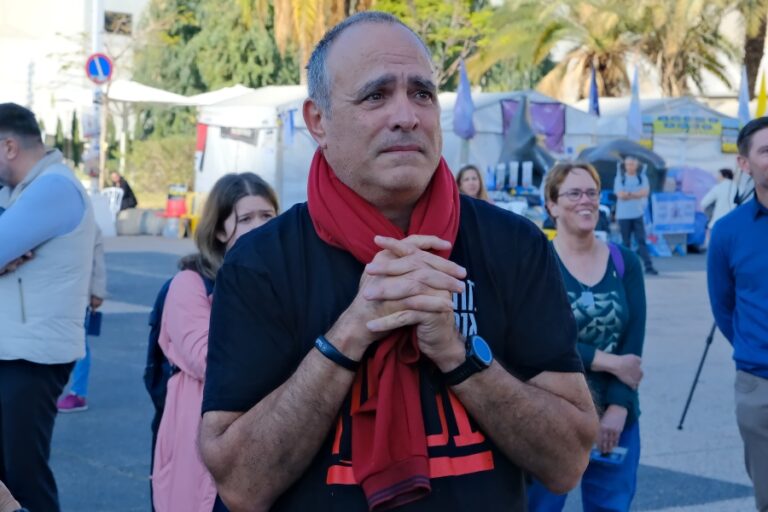 כיכר החטופים בתל אביב בבוקר הפעימה הרביעית (צילום: אדר איל)