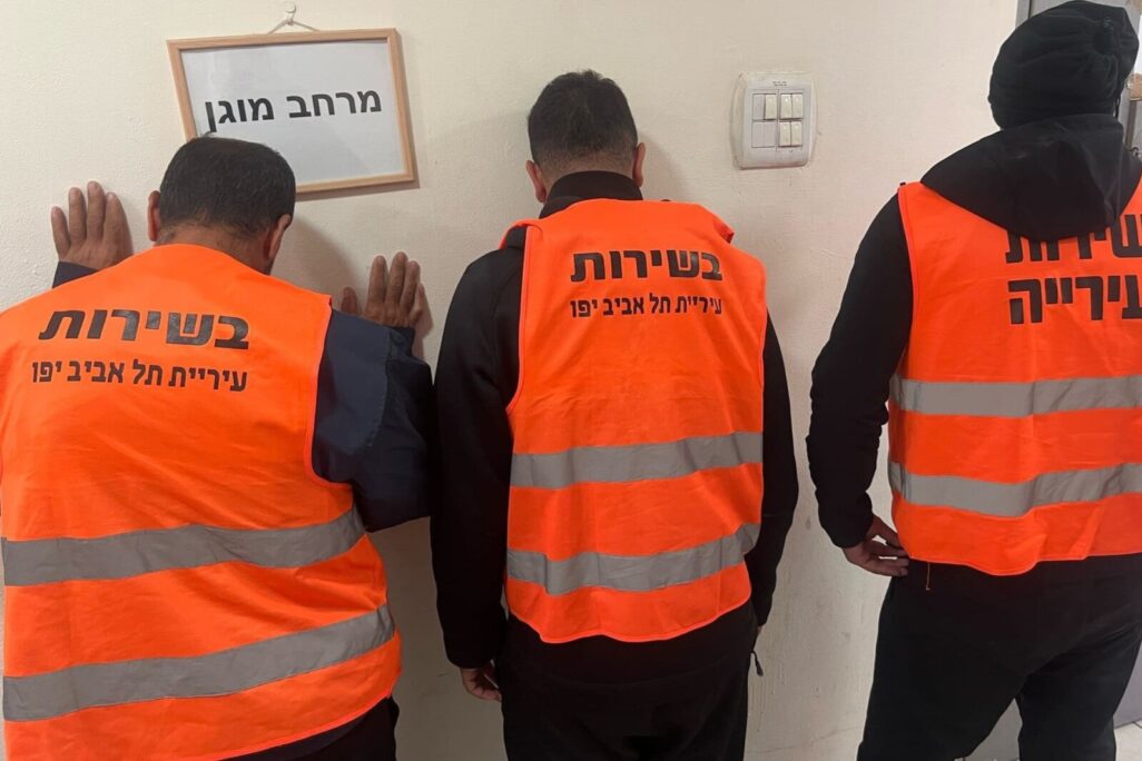 שוהים בלתי חוקיים שעוכבו בת"א (צילום: דוברות המשטרה) שוהים בלתי חוקיים שעוכבו בת"א (צילום: דוברות המשטרה)