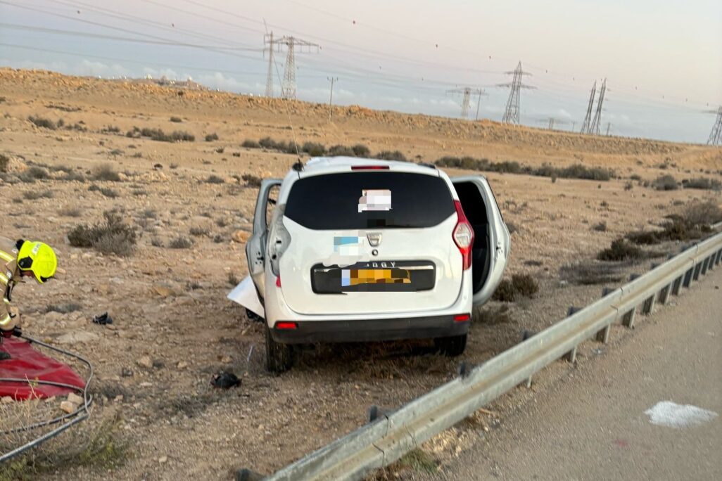 זירת התאונה בכביש 40 (צילום: מד"א) זירת התאונה בכביש 40 (צילום: מד"א)