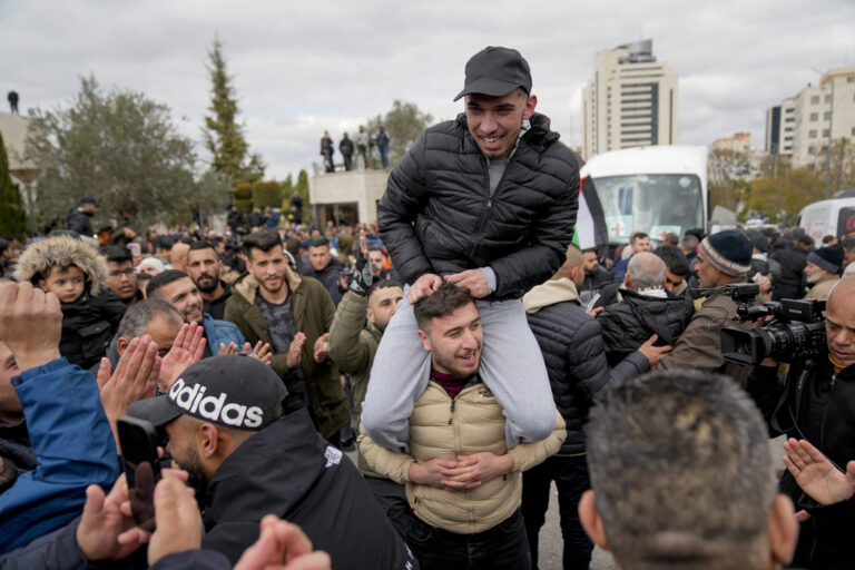 חגיגות ברמאללה לכבוד שחרור האסירים בפעימה החמישית לעסקה (צילום: AP Photo/Nasser Nasser)