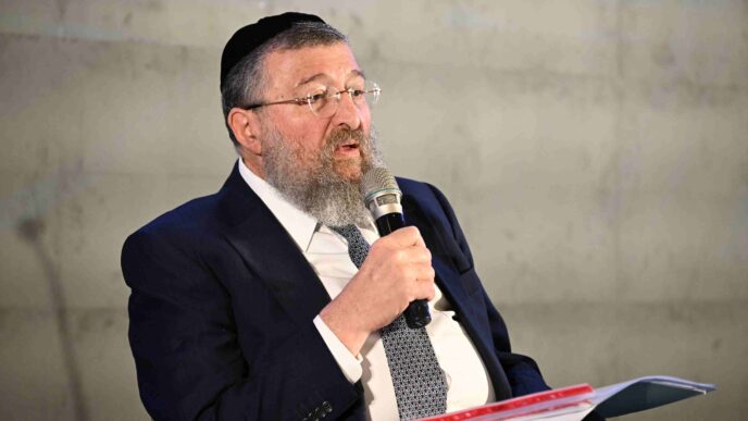 שר העבודה יואב בן צור (צילום: ארן דולב)