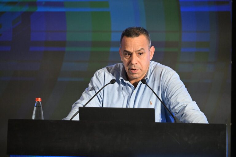 מ"מ יו"ר ההסתדרות, רועי יעקב. "כדי שתהליך הריפוי והשיקום של החברה הישראלית יצליח, המדינה נדרשת למענה מערכתי שיחזק את העובדים ויבטיח טיפול ראוי ורציף במי שנפגעו למען ביטחון ישראל" (צילום: ארן דולב)