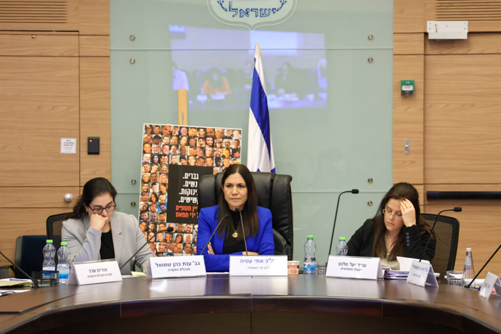 דיון בוועדת העבודה והרווחה בנוגע להארכת הסכם מענקי עידוד חזרה לעבודה למפונים (צילום: דוברות הכנסת/ דני שם טוב) דיון בוועדת העבודה והרווחה בנוגע להארכת הסכם מענקי עידוד חזרה לעבודה למפונים (צילום: דוברות הכנסת/ דני שם טוב)