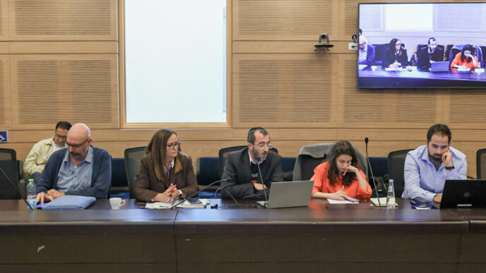 הארכת הסכם מענקי עידוד חזרה לעבודה למפונים בוועדת העבודה והרווחה (צילום: דוברות הכנסת/ דני שם טוב)