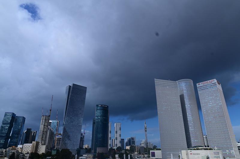יום מעונן בתל אביב (צילום ארכיון: תומר ניוברג / פלאש90)