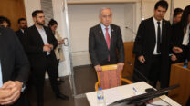 ראש הממשלה בנימין נתניהו על דוכן העדים בבית המשפט (צילום: YARIV KATZ/POOL)