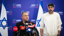 מיכאל לוי (מימין) ושרון שרעבי (צילום: אריה לייב אברמס/פלאש 90)