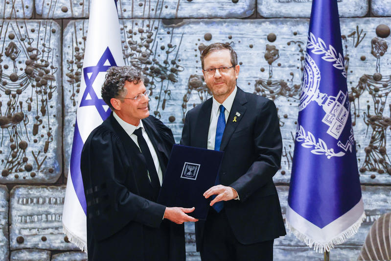 השבעת נשיא בית המשפט העליון, השופט יצחק עמית (צילום: יונתן זינדל/ פלאש90) השבעת נשיא בית המשפט העליון, השופט יצחק עמית (צילום: יונתן זינדל/ פלאש90)