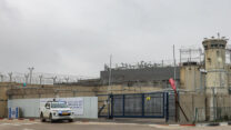 כלא עופר לפני פעימת שחרור האסירים, 22 בפברואר (צילום: ג'מאל עוואד/פלאש90)