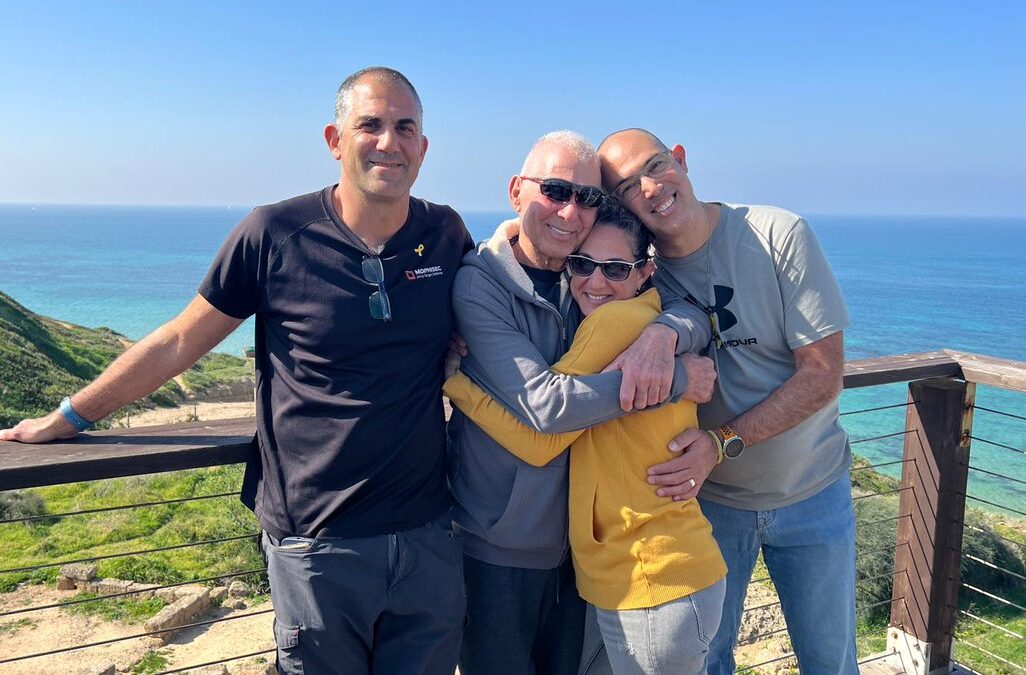 שורד השבי גדי מוזס לאחר שחרורו מבית החולים (צילום: באדיבות המשפחה) שורד השבי גדי מוזס לאחר שחרורו מבית החולים (צילום: באדיבות המשפחה)