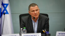 ח"כ יולי אדלשטיין, יו"ר ועדת החוץ והביטחון, בדיון על חוק הגיוס (צילום: נועם מושקוביץ, דוברות הכנסת)