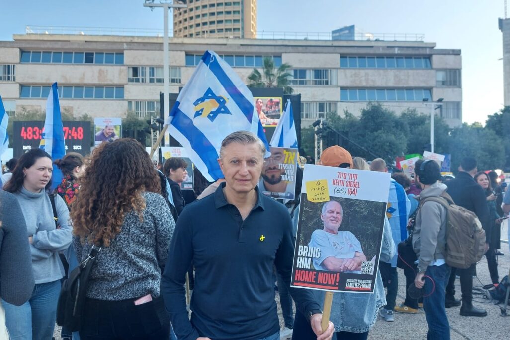 פול סטפנקוסקי בכיכר החטופים (צילום: מיכל מרנץ) פול סטפנקוסקי בכיכר החטופים (צילום: מיכל מרנץ)