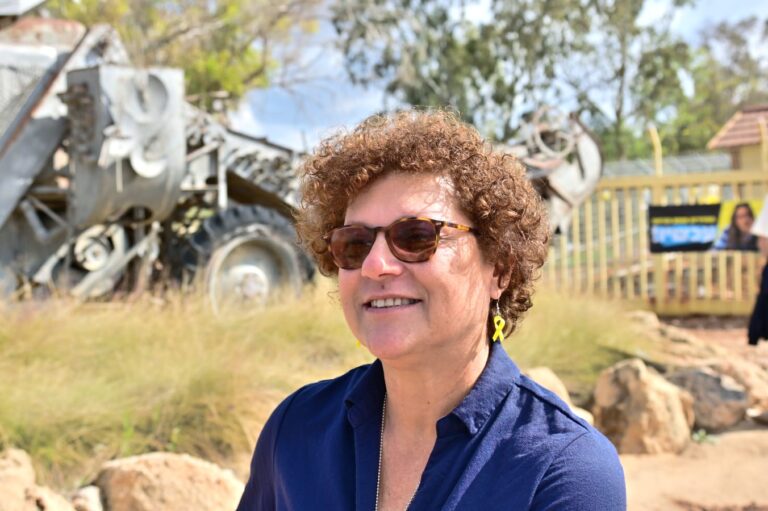 עידית אטינגר, חברת הקיבוץ וחברת הנהלת הקהילה של כפר עזה (צילום: אוריאל לוי)