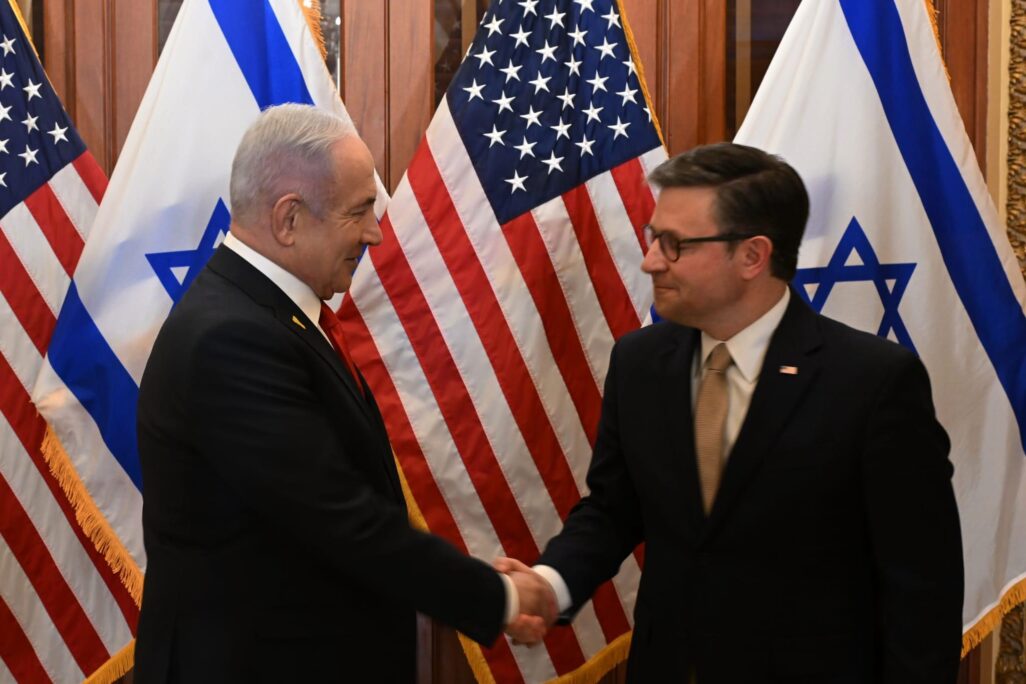 ראש הממשלה בנימין נתניהו עם יו"ר בית הנבחרים מייק ג'ונסון (צילום: אבי אוחיון/ לע"מ)