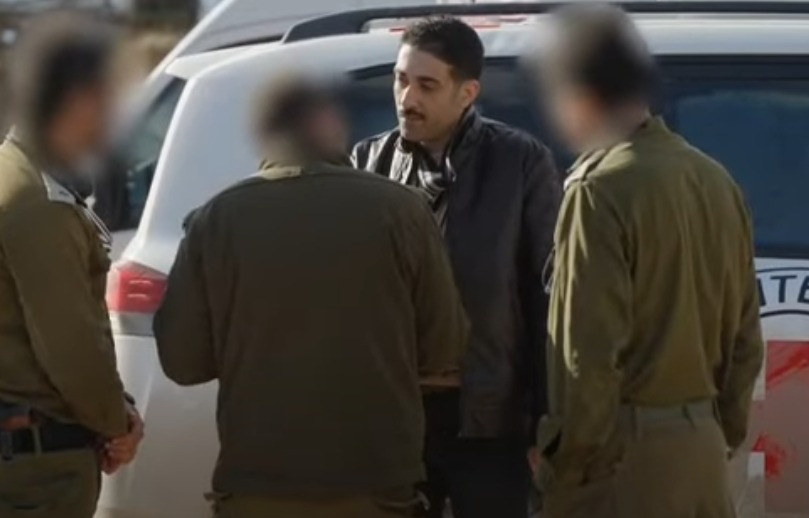 הישאם א-סייד נפגש עם צה"ל לראשונה מאז שחרורו מהשבי (צילום: דובר צה"ל) הישאם א-סייד נפגש עם צה"ל לראשונה מאז שחרורו מהשבי (צילום: דובר צה"ל)