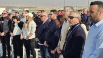 טקס חנוכת אנדרטה לנרצחי הפיגוע במעבר אלנבי (צילום: משרד התחבורה)