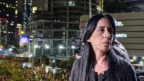 עינב צנגאוקר בהפגנה מול הקריה (צילום: הדס יום טוב)