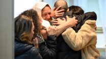 אלי שרעבי במפגש עם אחיו שרון ואחיותיו אסנת והילה בבית החולים שיבא (צילום: חיים צח / לע"מ)