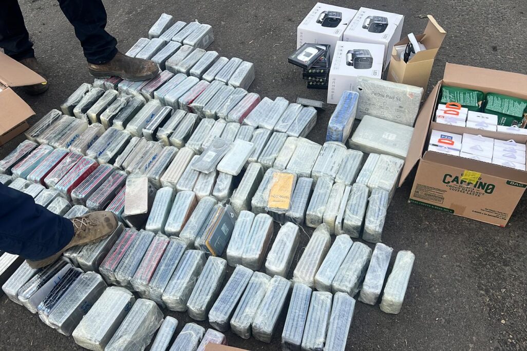 הציוד שהוברח לרצועה (צילום: דוברות משרד הביטחון ודוברות המשטרה)