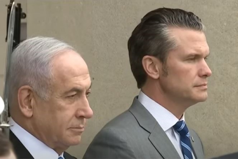 מזכיר ההגנה האמריקני פיט הגסת' (מימין) לצד ראש הממשלה בנימין נתניהו בביקור בפנטגון (צילום מסך) מזכיר ההגנה האמריקני פיט הגסת' (מימין) לצד ראש הממשלה בנימין נתניהו בביקור בפנטגון (צילום מסך)