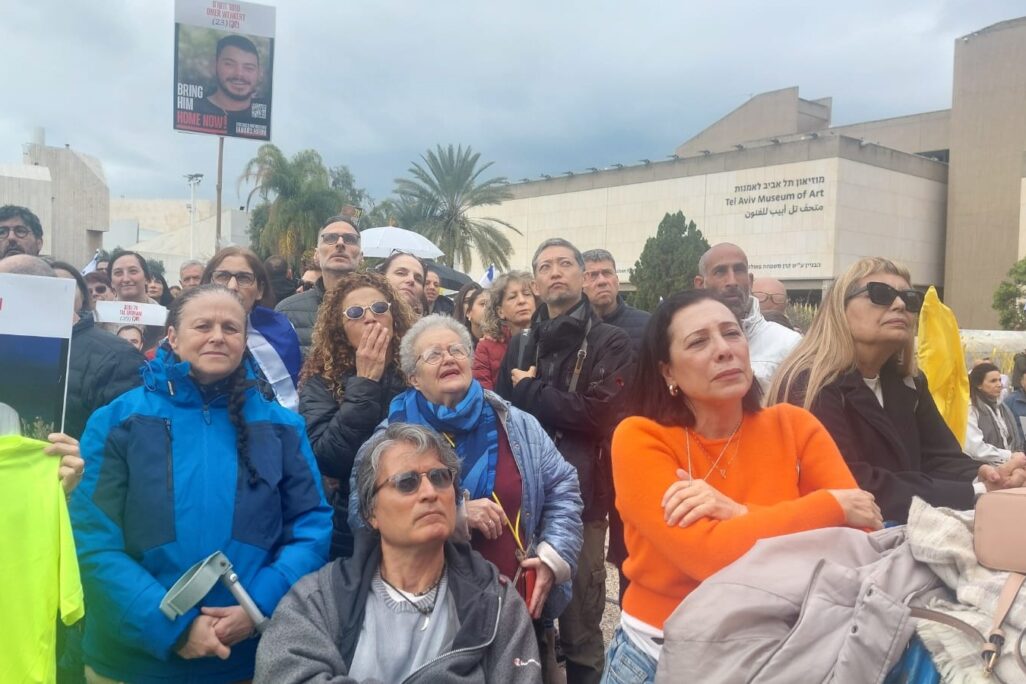 כיכר החטופים ברגעי שחרורם מהשבי של אליה כהן, אברה מנגיסטו, הישאם א-סייד, עומר ונקרט, עומר שם טוב וטל שהם (צילום: מיכל מרנץ) כיכר החטופים ברגעי שחרורם מהשבי של אליה כהן, אברה מנגיסטו, הישאם א-סייד, עומר ונקרט, עומר שם טוב וטל שהם (צילום: מיכל מרנץ)