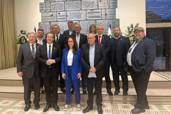 משלחת DGB ויו"ר הסתדרות עם נשיא המדינה הרצוג (צילום: בית הנשיא) משלחת DGB ויו"ר הסתדרות עם נשיא המדינה הרצוג (צילום: בית הנשיא)