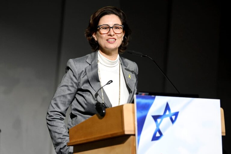 ד"ר נצן אלמוג, ראש המיקוד בלימודי מוגבלות ונגישות בקריה האקדמית אונו. "שנים ארוכות אנשים עם מוגבלות לא ראו את עצמם בטלוויזיה, באקדמיה, בתפקידי הנהגה" (צילום: קובי קואנקס)