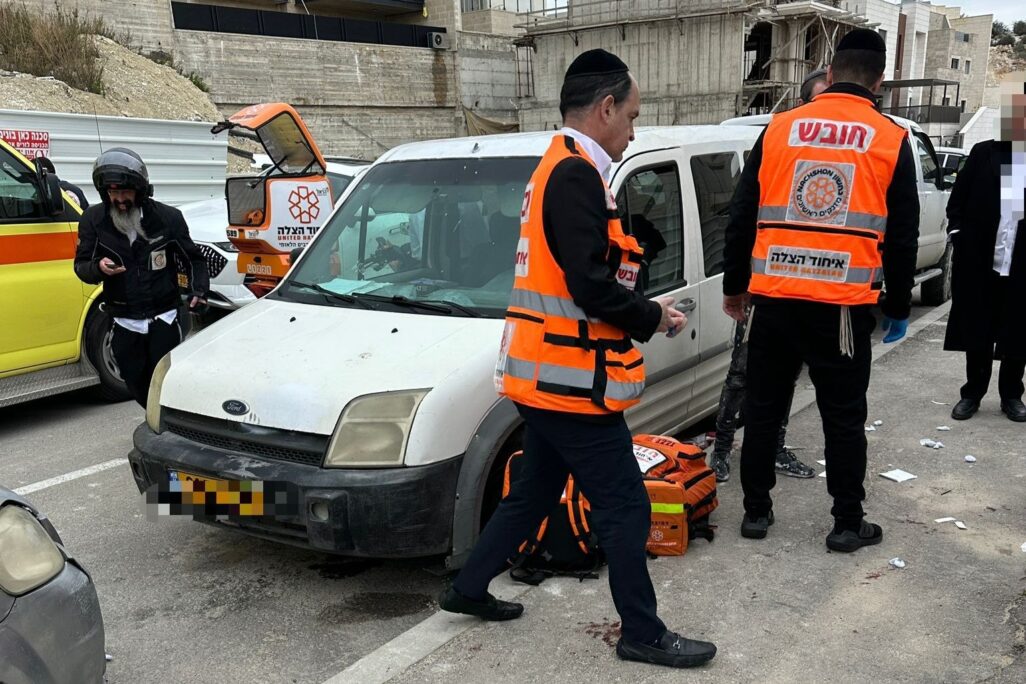 זירת הפציעה של עובד בן 40 בבית שמש (צילום: דוברות איחוד הצלה) זירת הפציעה של עובד בן 40 בבית שמש (צילום: דוברות איחוד הצלה)