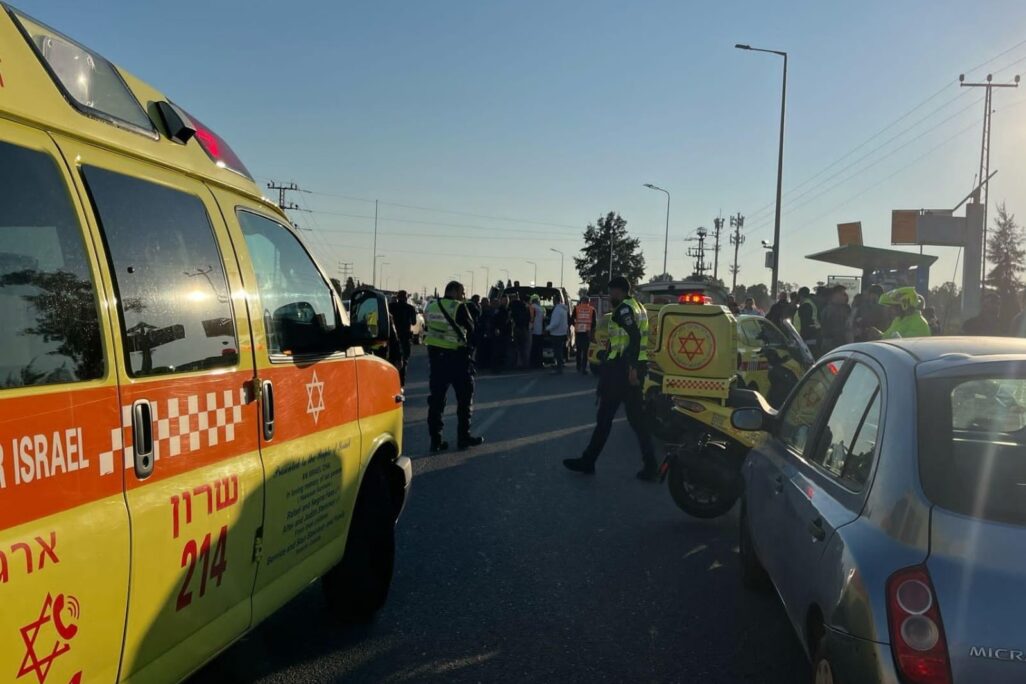 זירת הפיגוע בצומת כרכור (צילום: תיעוד מבצעי מד״א) זירת הפיגוע בצומת כרכור (צילום: תיעוד מבצעי מד״א)