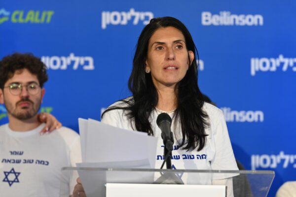 שלי שם טוב בהצהרה לתקשורת בבית החולים בילינסון (צילום: פאולינה פטימר)