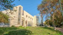 בניין בית משפט השלום באשדוד (צילום: מקף־עברי, ויקישיתוף)
