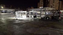 אחד האוטובוסים שהתפוצצו בבת ים (צילום: רשתות חברתיות, שימוש לפי סעיף 7א׳ לזכויות יוצרים)