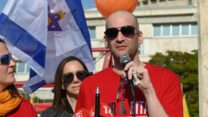 יאיר הורן בכיכר החטופים (צילום: פאולינה פטימר)