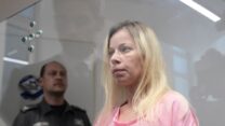 סיגל יאנה איצקוביץ', הנאשמת ברצח בנה בן ה-6 ליאם, בדיון בבית המשפט המחוזי בתל אביב (צילום: אבשלום ששוני, פלאש90)