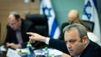 ח"כ גלעד קריב בוועדת חוקה, חוק ומשפט בכנסת (צילום: קהים גולדברג/ פלאש90)