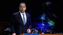 דרון אג'מולו בטקס קבלת פרס נובל לכלכלה (צילום: TT News Agency/Pontus Lundahl via REUTERS)