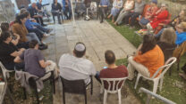 פעילי רחובות מודאגים (צילום: הדס יום טוב)