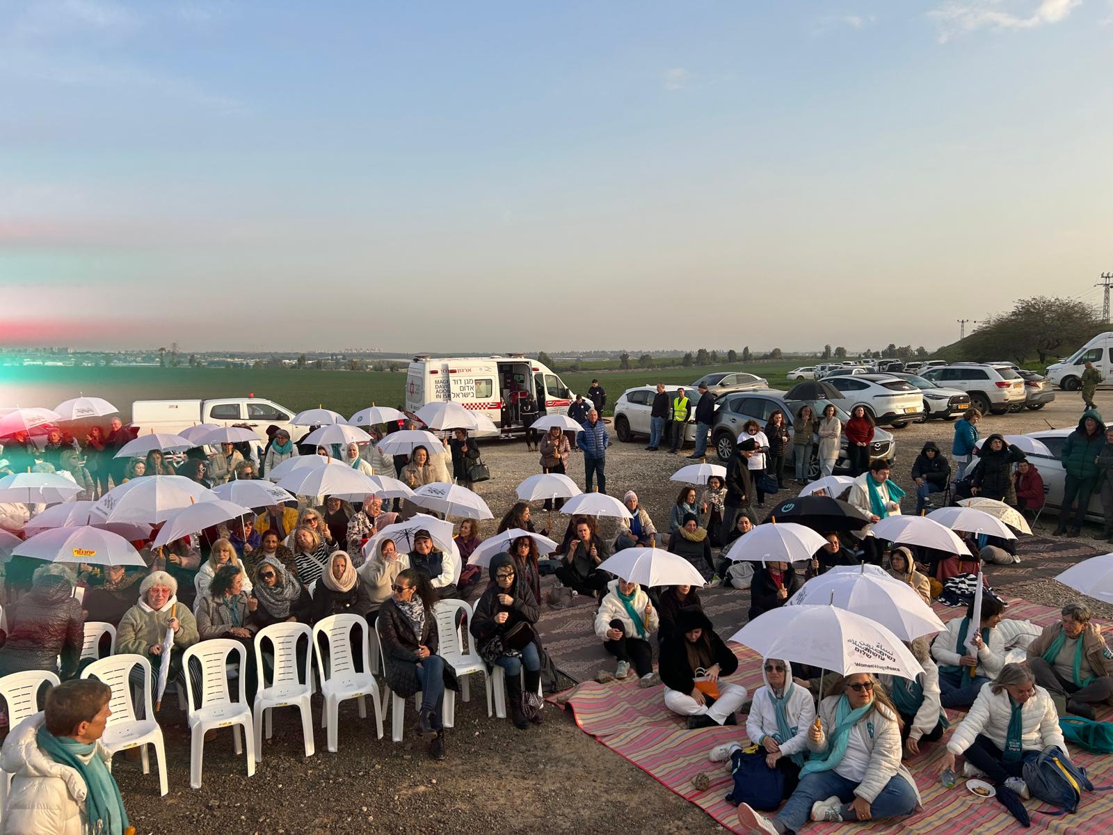 המשתתפות בטקס 'נשמע קולן' בקיבוץ סעד (צילום: נעמת)