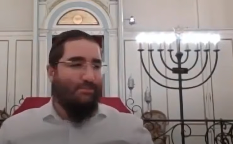 הרב אריה אנגלברג, רב העיר אורליאן בצרפת (צילום מסך: מתוך ערוץ היוטיוב של הרב אריה אנגלברג)