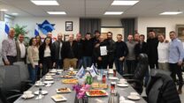 מעמד חתימת ההסכם של החברה לתעבורה ימית חיפה (צילום: דוברות ההסתדרות)