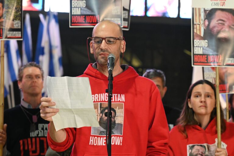 יאיר הורן: "מקווה שהסרטונים שהיו עבורנו סימן חיים לא יהפכו לסרטוני פרידה אחרונים" (צילום: פאולינה פטימר)