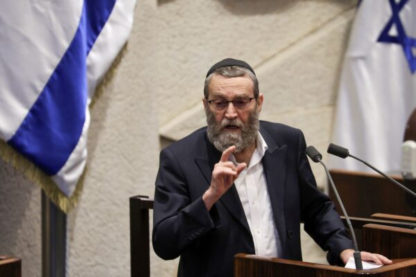 יו"ר ועדת הכספים משה גפני בדיון במליאה על תקציב 2025 לקראת העברתו בקריאה שנייה ושלישית (צילום: דוברות הכנסת)