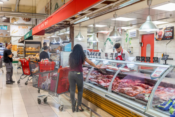 קונים בקצביה בסופר בישראל (צילום אילוסטרציה: יוסי אלוני/ פלאש90)