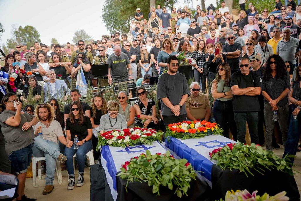 הלווית נרצחים ממתקפת שבעה באוקטובר (צילום ארכיון: אריק מרמור/פלאש90) הלווית נרצחים ממתקפת שבעה באוקטובר (צילום ארכיון: אריק מרמור/פלאש90)