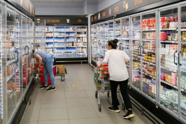 קונות בסופר (צילום אילוסטרציה: מיכאל גלעדי/ פלאש90)