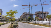 בנייני מגורים בבנייה בקריית גת, 2024 (צילום: יוסי אלוני/פלאש90)