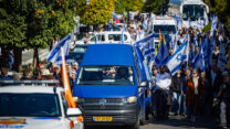 שיירת ההלוויה של שלמה מנצור ז"ל מראשון לציון (צילום: יונתן זינדל / פלאש90)