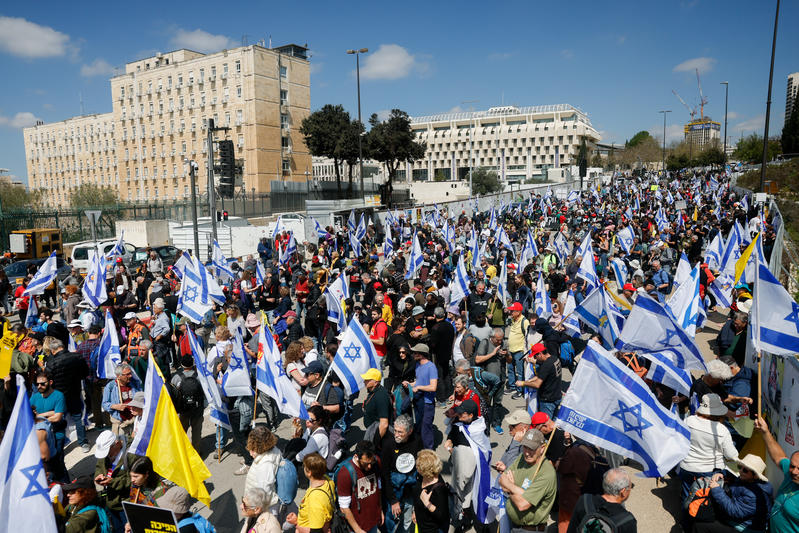 מוחים נגד הממשלה צועדים בירושלים (צילום: יונתן זינדל/פלאש90) מוחים נגד הממשלה צועדים בירושלים (צילום: יונתן זינדל/פלאש90)