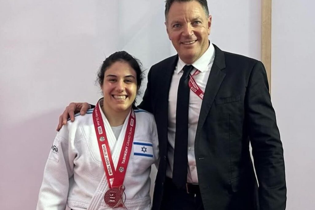 ענבל שמש ושני הרשקו עם המדליה (צילום: איגוד הג'ודו הישראלי) ענבל שמש ושני הרשקו עם המדליה (צילום: איגוד הג'ודו הישראלי)